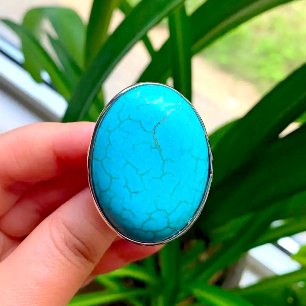 Oval turquoise ring